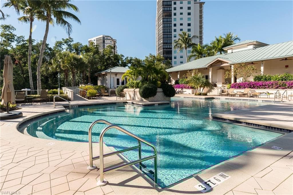 455 Cove Tower Dr 903, Naples, FL 34110-31