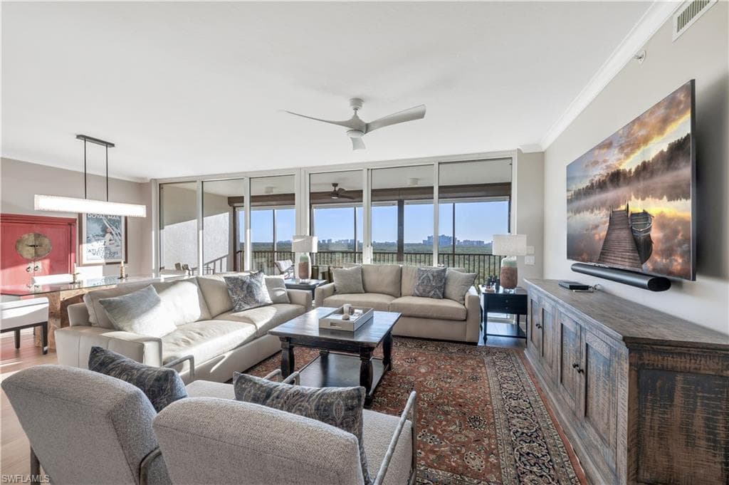 455 Cove Tower Dr 903, Naples, FL 34110-4