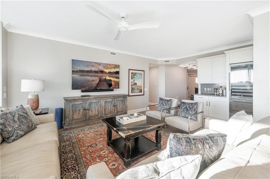 455 Cove Tower Dr 903, Naples, FL 34110-7