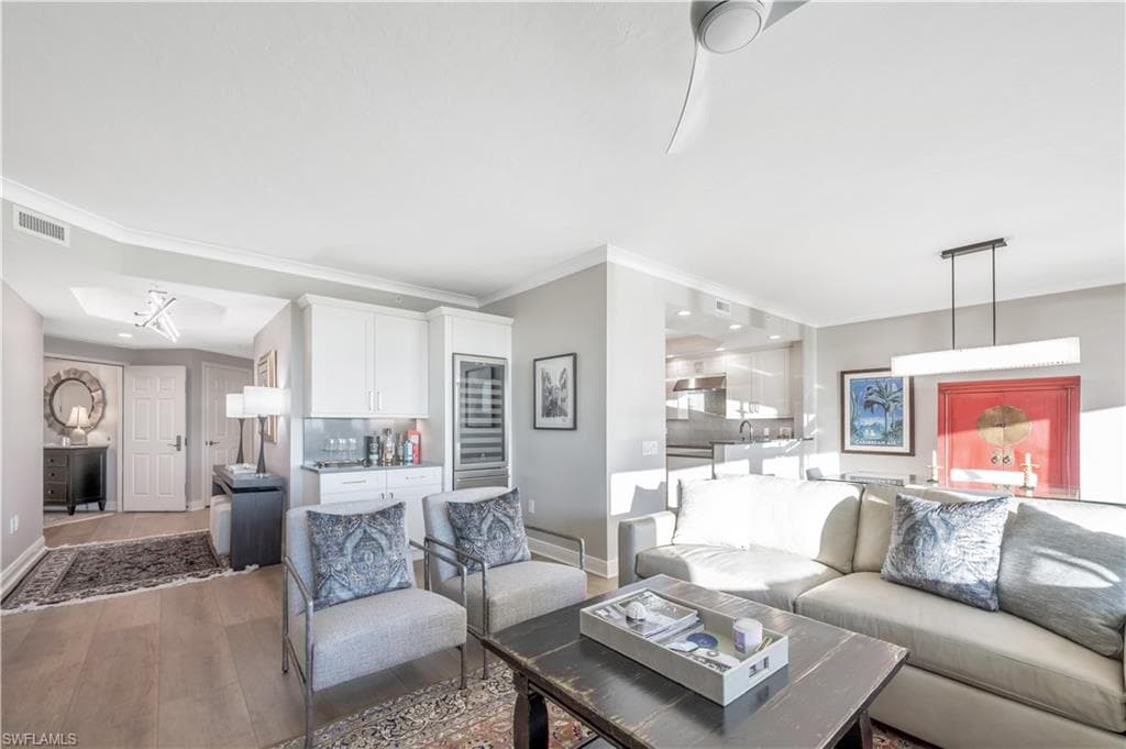 455 Cove Tower Dr 903, Naples, FL 34110-8