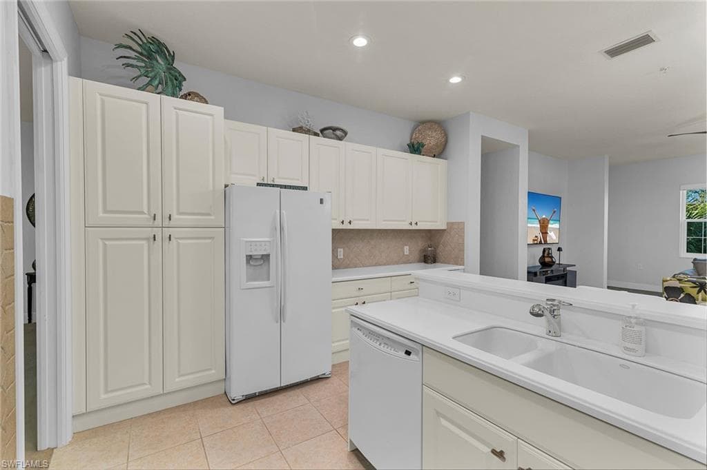 9219 Corfu Ct 202, Naples, FL 34114-9