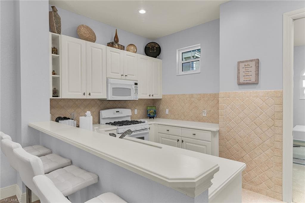 9219 Corfu Ct 202, Naples, FL 34114-10