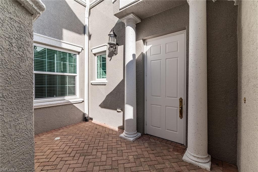 9219 Corfu Ct 202, Naples, FL 34114-3