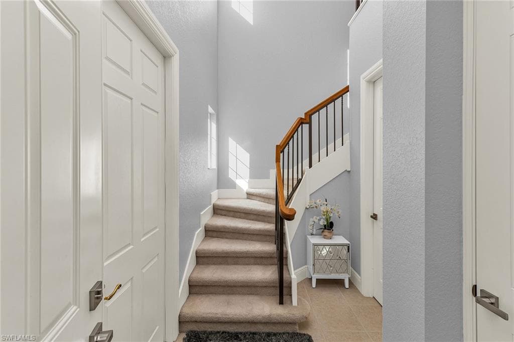 9219 Corfu Ct 202, Naples, FL 34114-4
