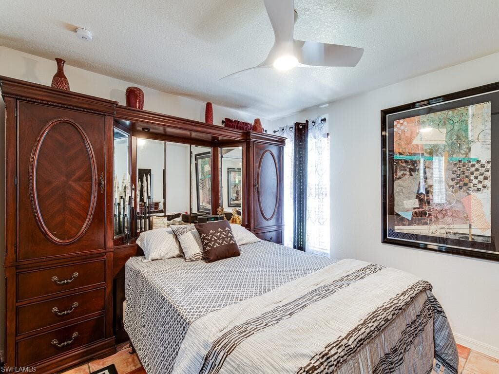 3091 4th St NE, Naples, FL 34120-8