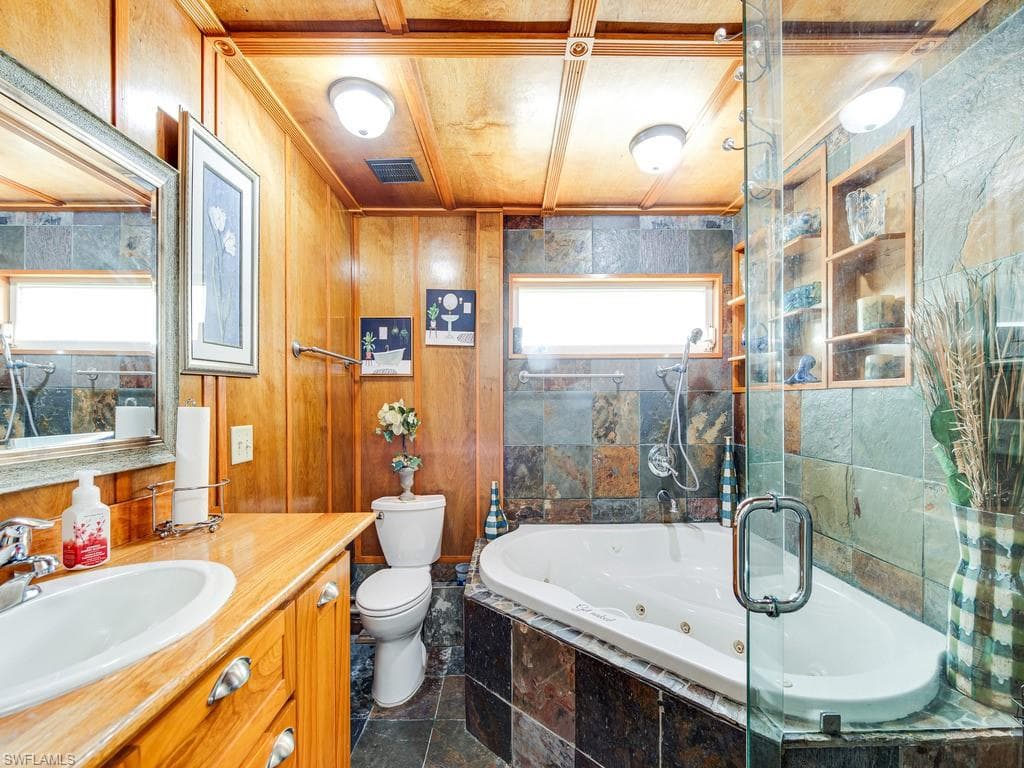 3091 4th St NE, Naples, FL 34120-9