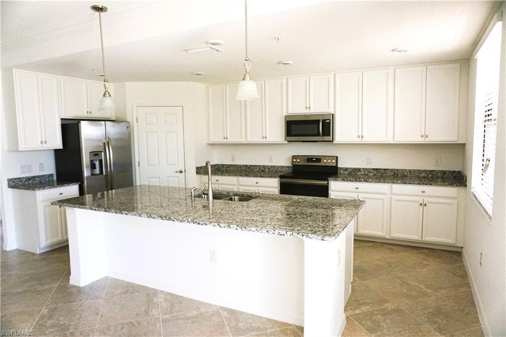 1622 Oceania Dr S 101, Naples, FL 34113-5