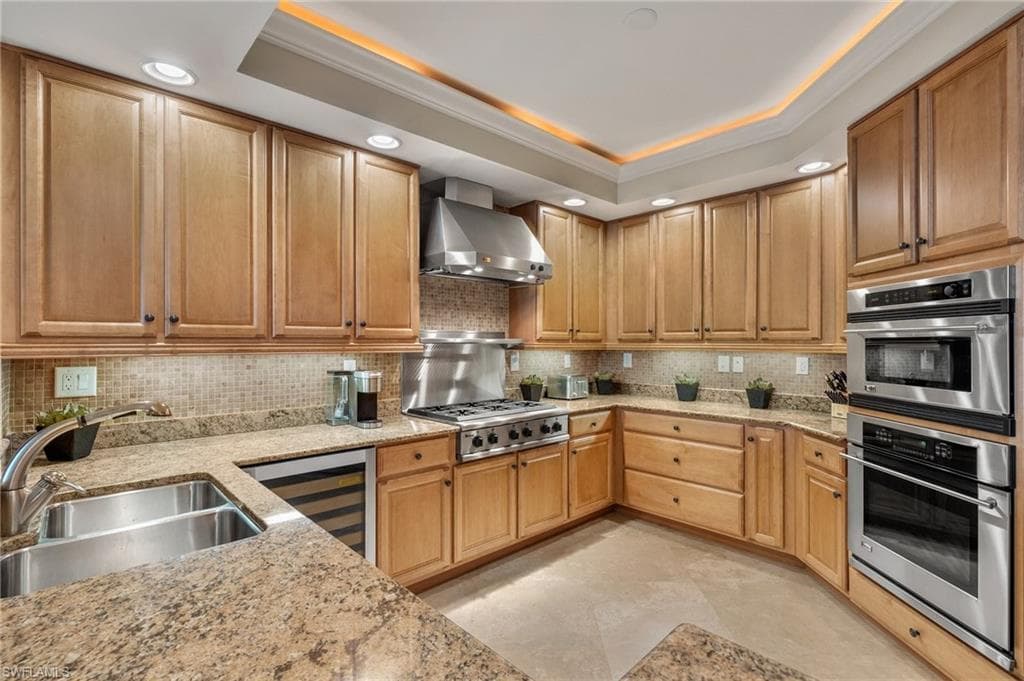 285 Grande Way 705, Naples, FL 34110-9
