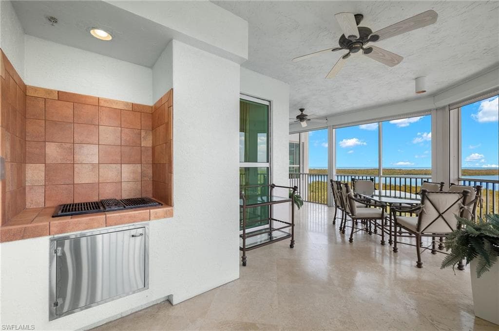 285 Grande Way 705, Naples, FL 34110-21