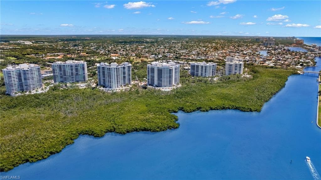 285 Grande Way 705, Naples, FL 34110-27