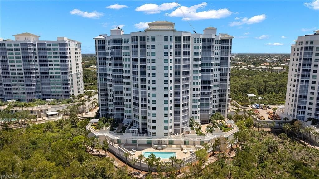 285 Grande Way 705, Naples, FL 34110-3