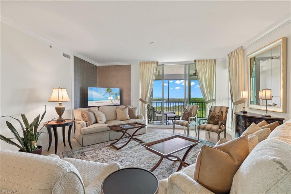285 Grande Way 705, Naples, FL 34110-6