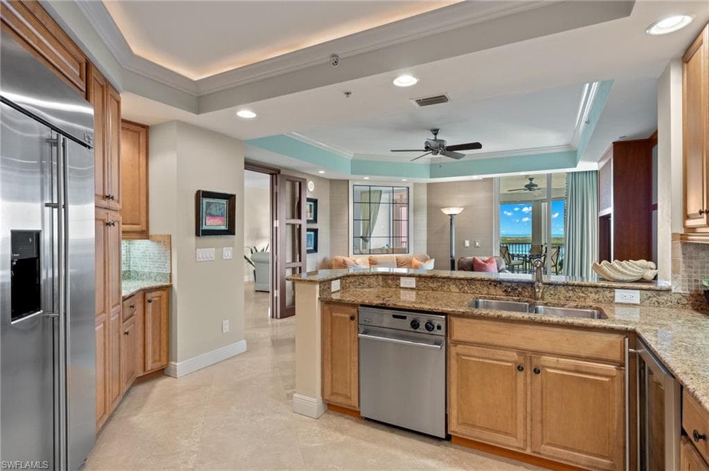 285 Grande Way 705, Naples, FL 34110-8