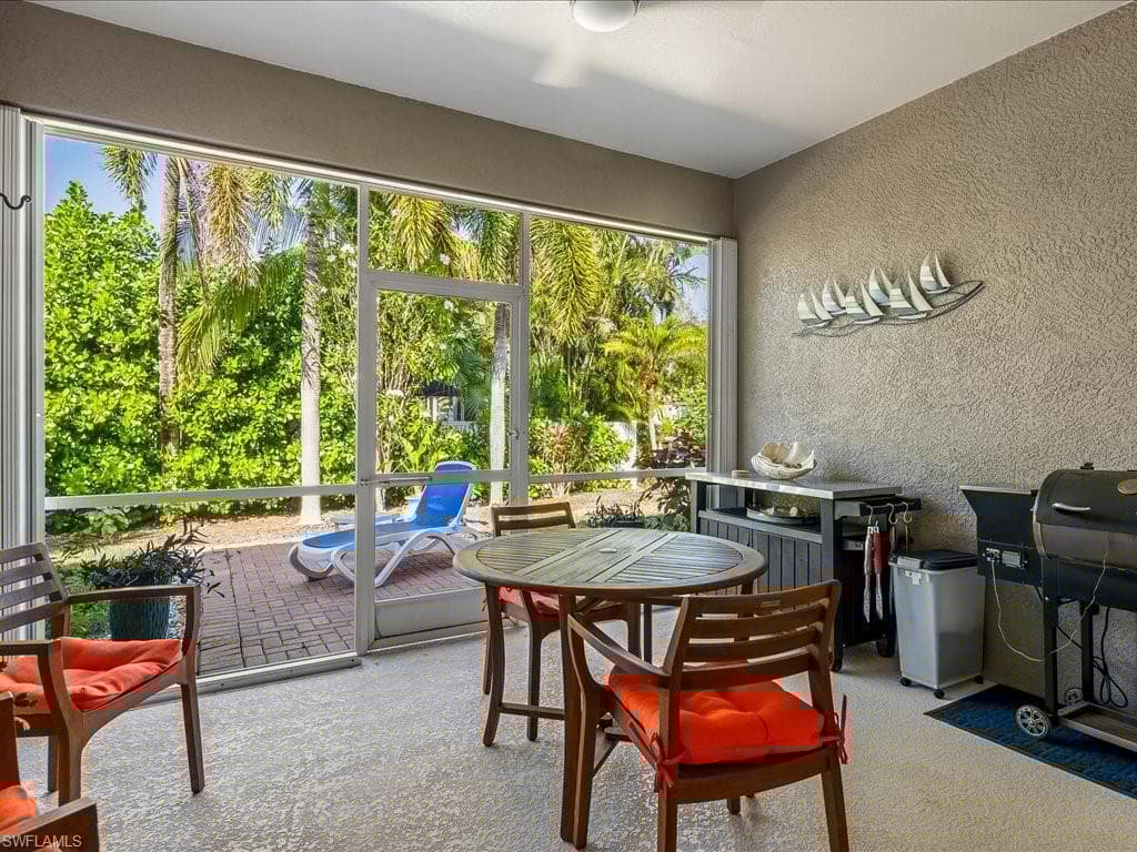 148 Glen Eagle Cir, Naples, FL 34104-9