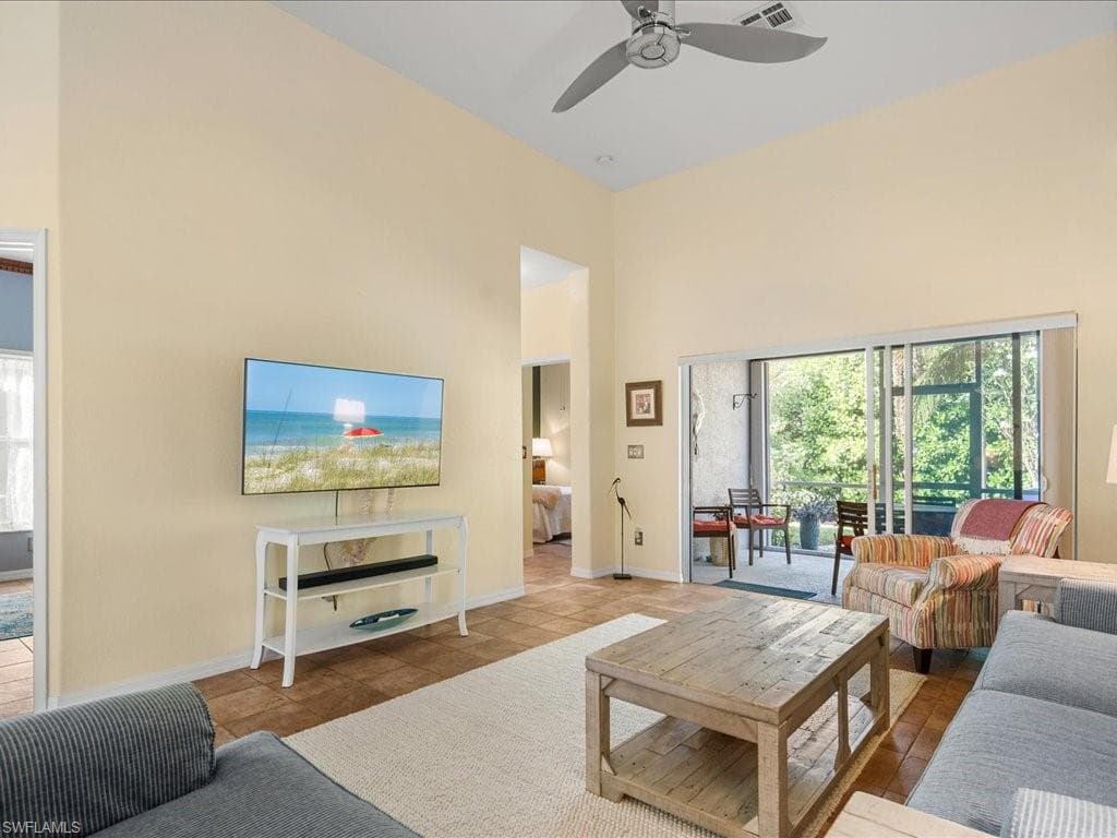 148 Glen Eagle Cir, Naples, FL 34104-10