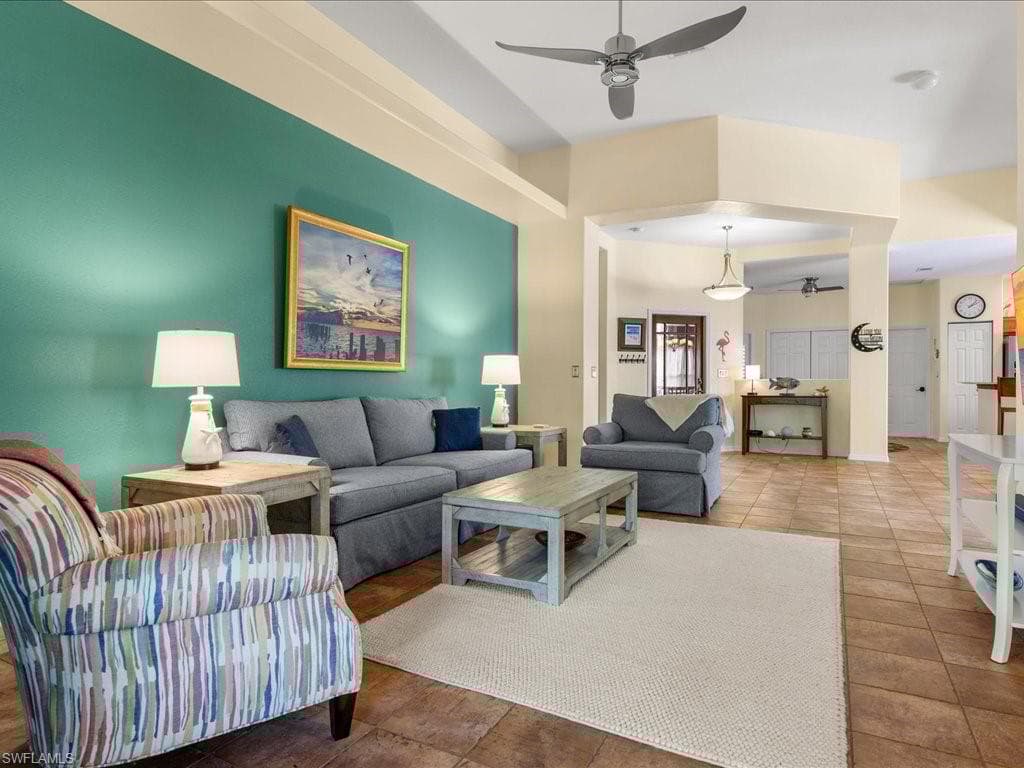 148 Glen Eagle Cir, Naples, FL 34104-12