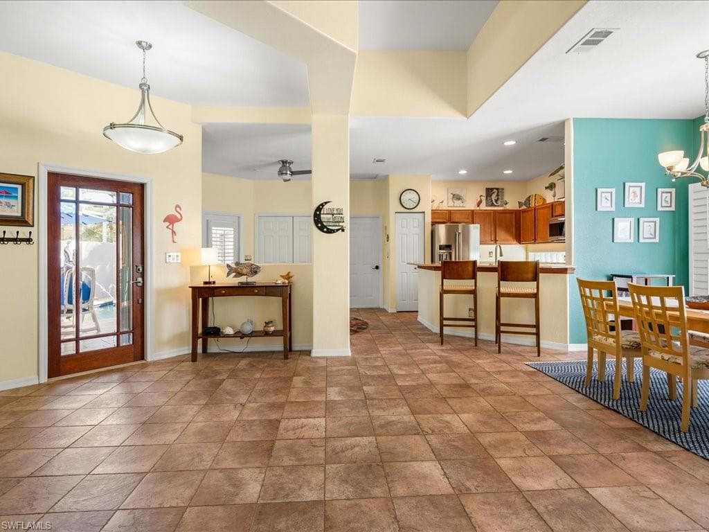 148 Glen Eagle Cir, Naples, FL 34104-15
