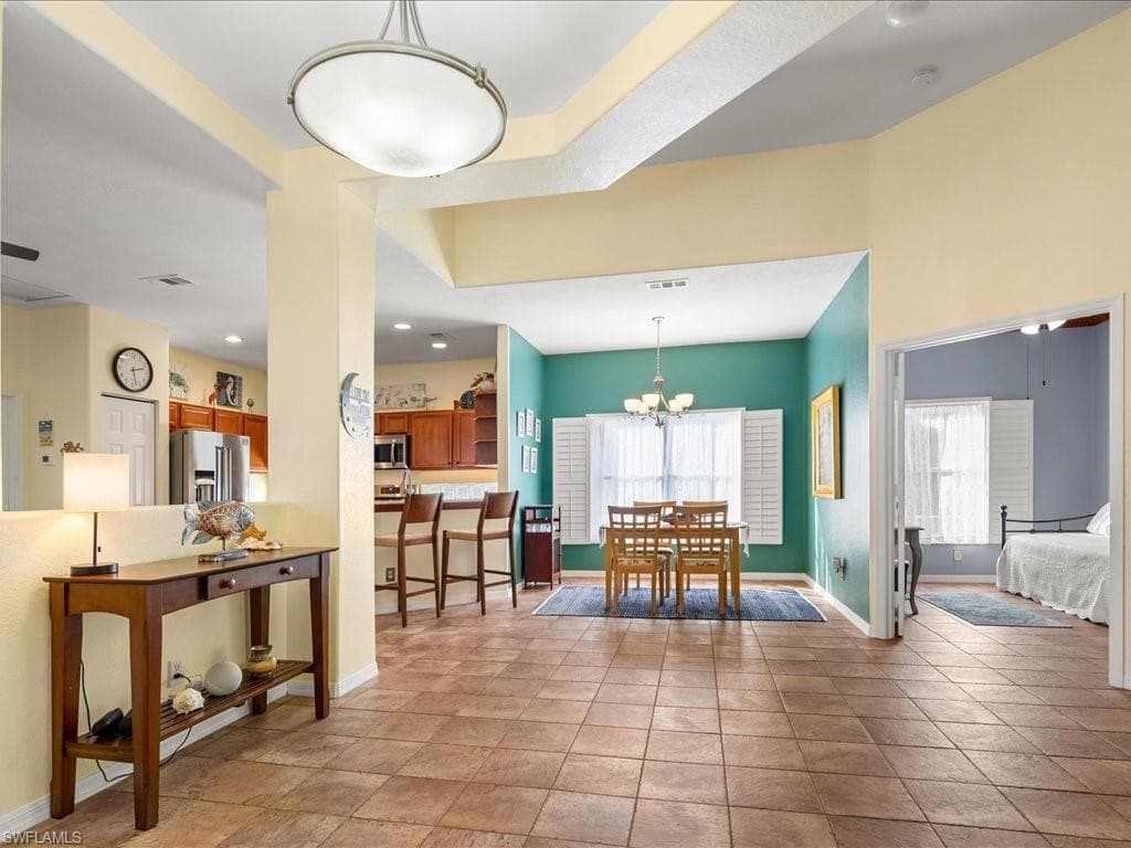 148 Glen Eagle Cir, Naples, FL 34104-16