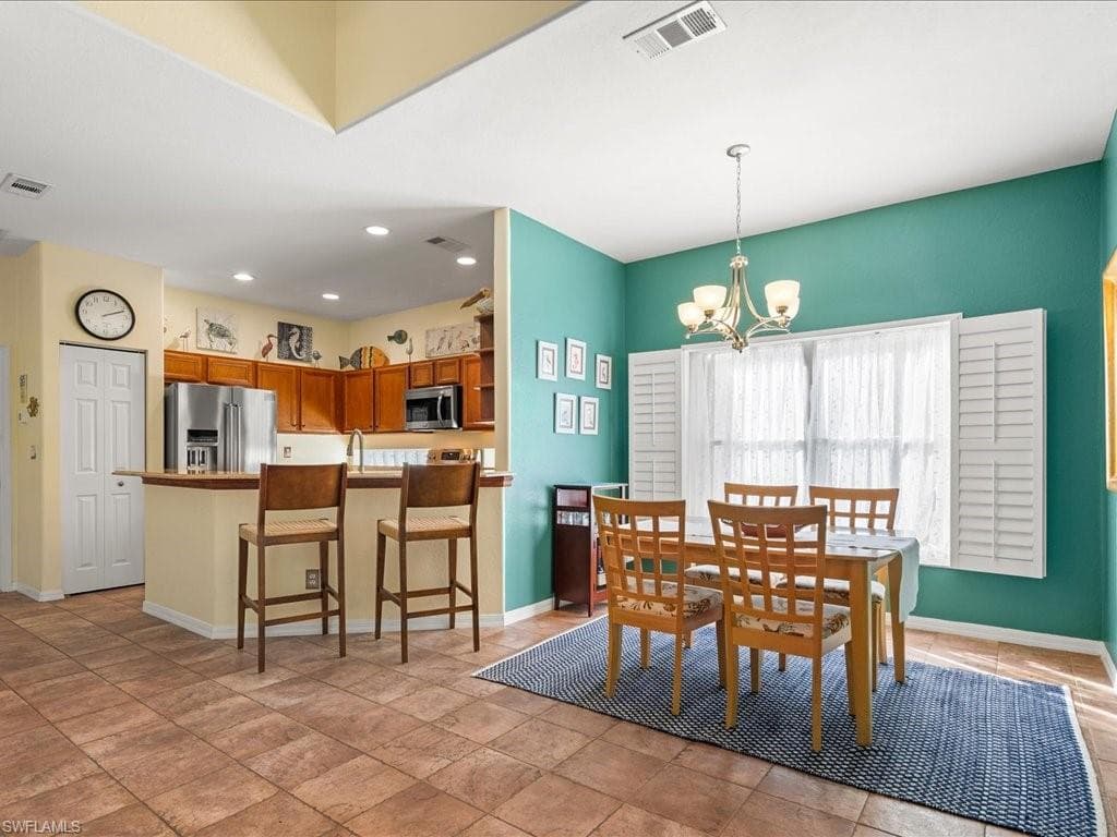 148 Glen Eagle Cir, Naples, FL 34104-17