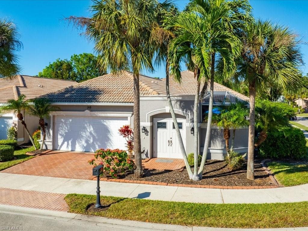 148 Glen Eagle Cir, Naples, FL 34104-1