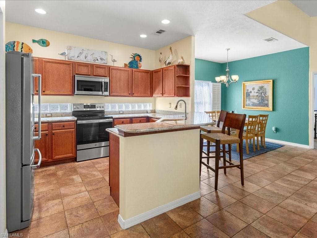 148 Glen Eagle Cir, Naples, FL 34104-19