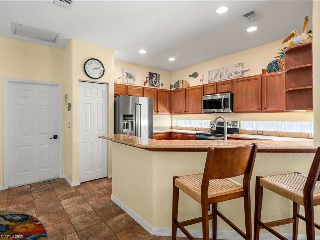 148 Glen Eagle Cir, Naples, FL 34104-20