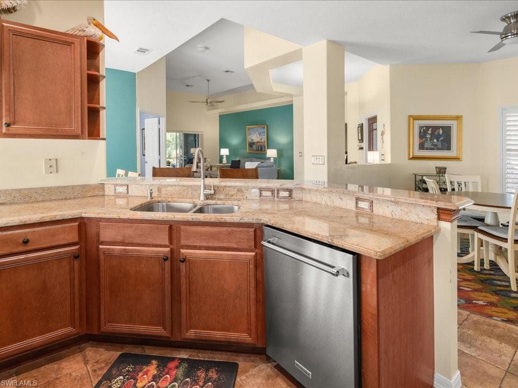 148 Glen Eagle Cir, Naples, FL 34104-22
