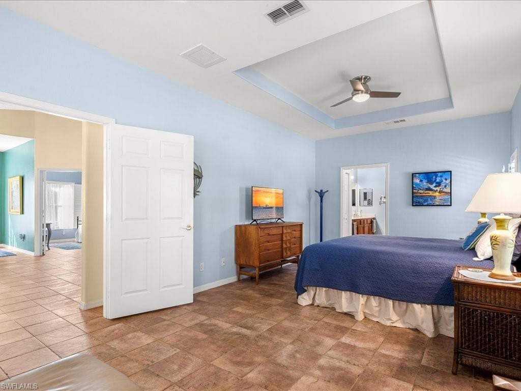 148 Glen Eagle Cir, Naples, FL 34104-27
