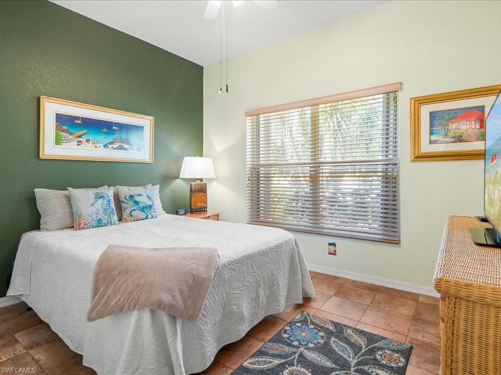 148 Glen Eagle Cir, Naples, FL 34104-32