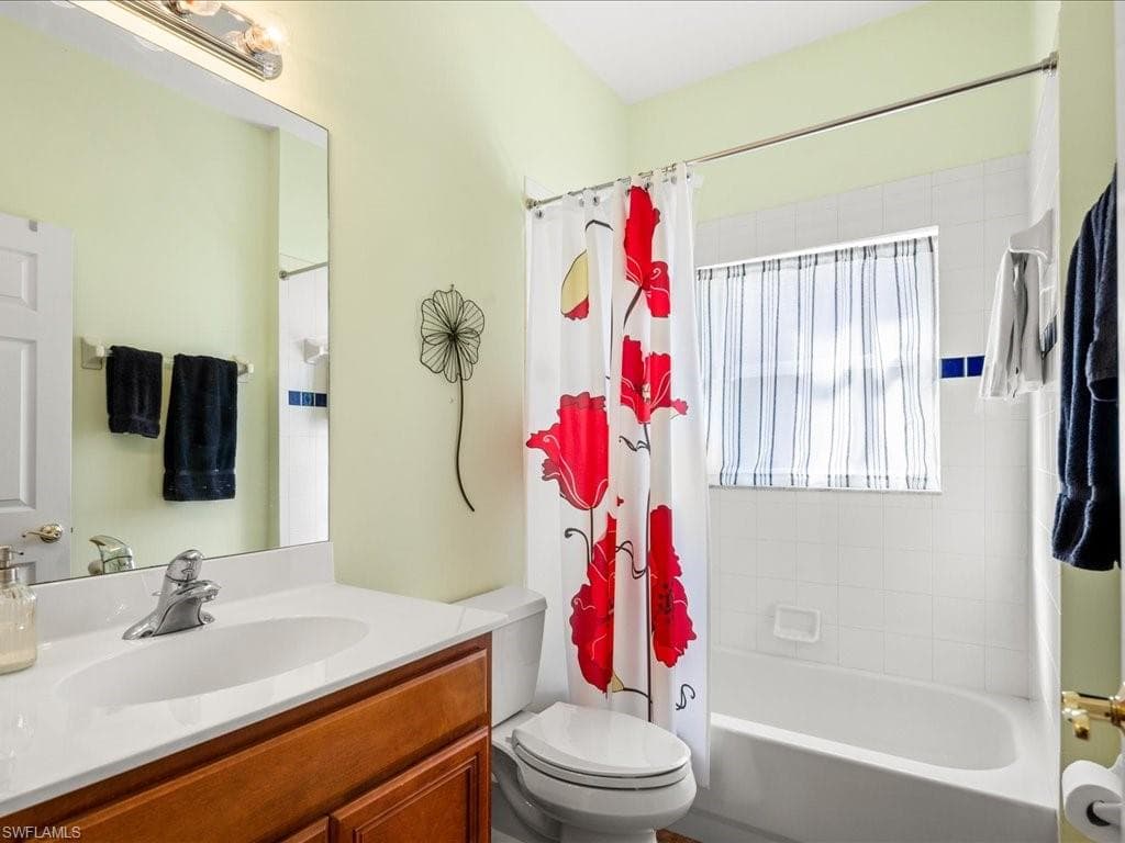 148 Glen Eagle Cir, Naples, FL 34104-34