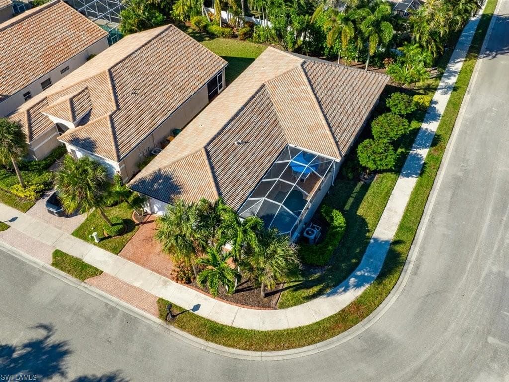 148 Glen Eagle Cir, Naples, FL 34104-38