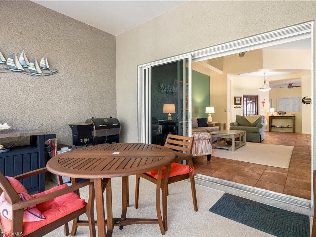 148 Glen Eagle Cir, Naples, FL 34104-8