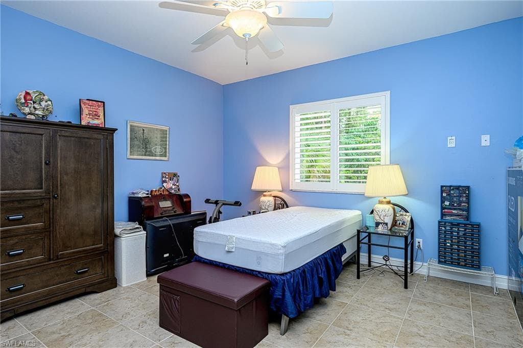4595 16th St NE, Naples, FL 34120-25