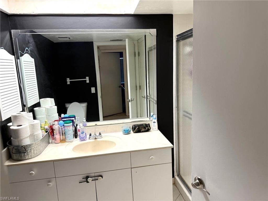 700 Valley Stream Dr 101, Naples, FL 34113-10