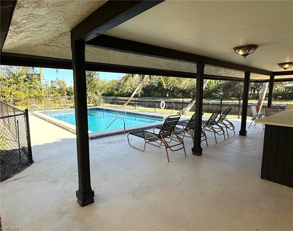 700 Valley Stream Dr 101, Naples, FL 34113-12