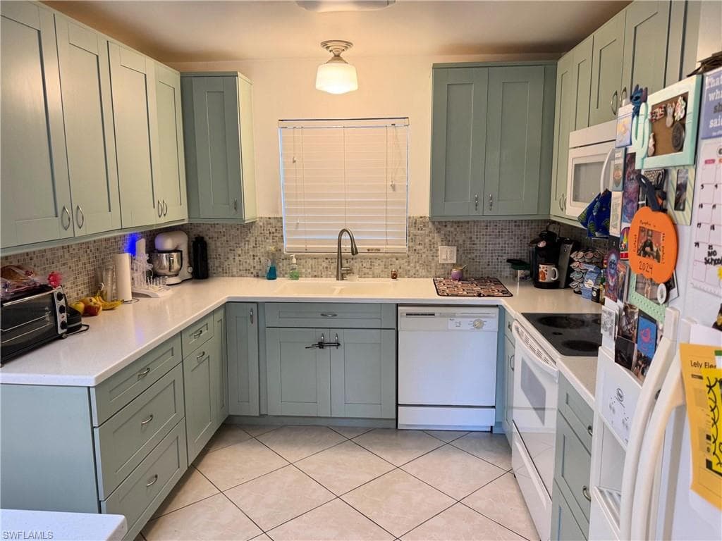 700 Valley Stream Dr 101, Naples, FL 34113-3