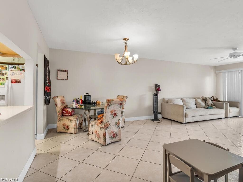 700 Valley Stream Dr 101, Naples, FL 34113-5
