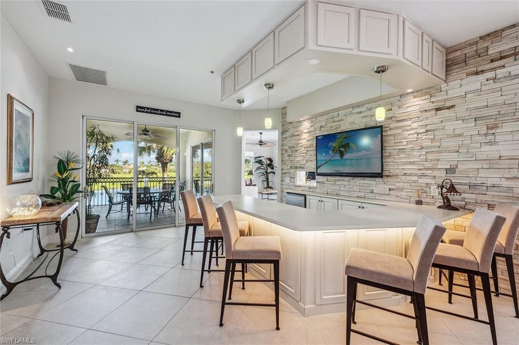 3725 Montreux Ln 204, Naples, FL 34114-8