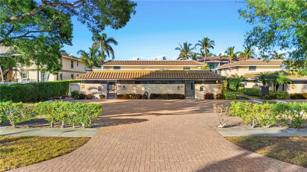 1521 Chesapeake Ave B-2, Naples, FL 34102-25