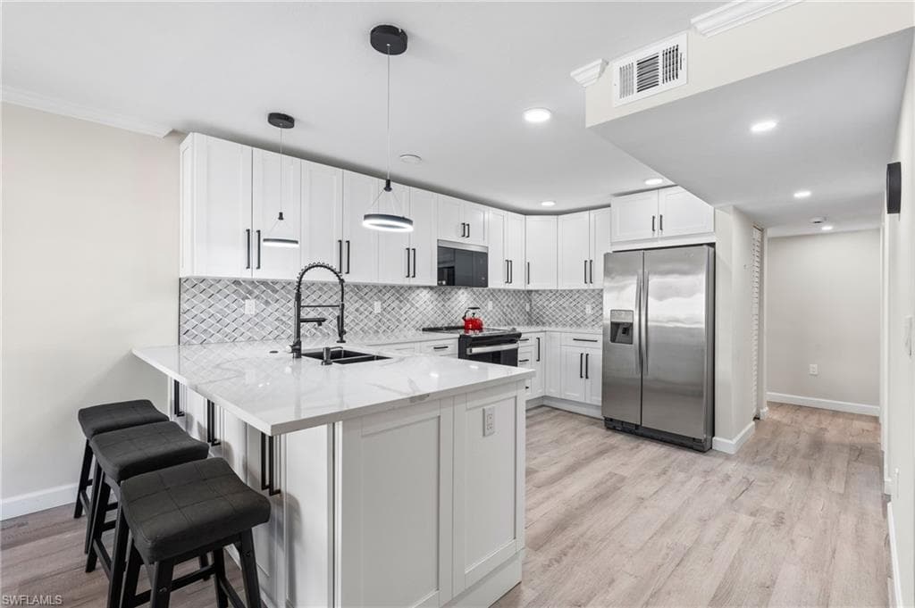 1517 Chesapeake Ave B-3, Naples, FL 34102-5