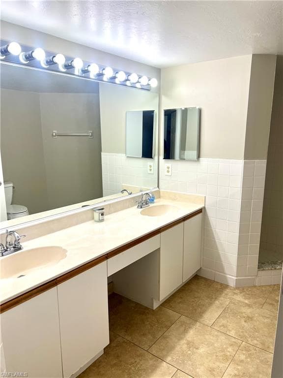 2141 Tama Cir 101, Naples, FL 34112-17