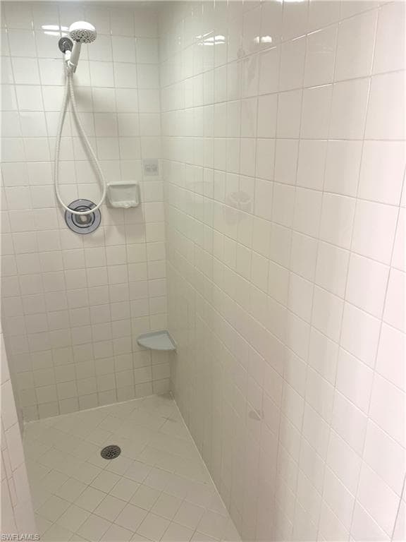 2141 Tama Cir 101, Naples, FL 34112-18