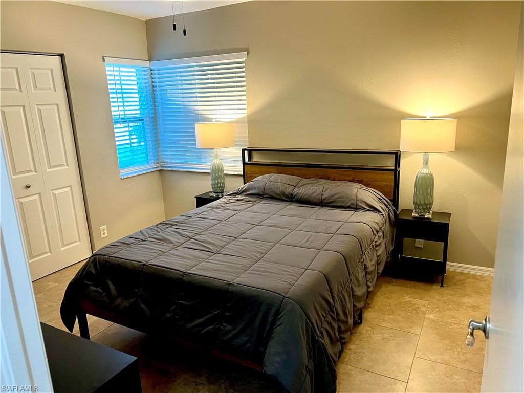 2141 Tama Cir 101, Naples, FL 34112-20