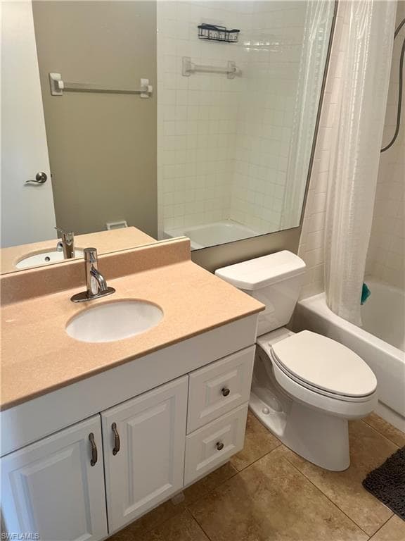 2141 Tama Cir 101, Naples, FL 34112-22