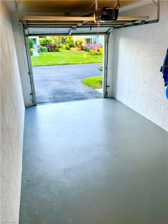 2141 Tama Cir 101, Naples, FL 34112-25