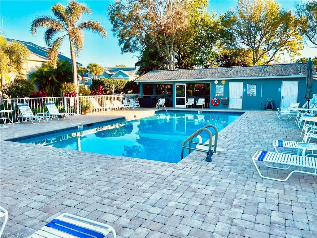 2141 Tama Cir 101, Naples, FL 34112-32