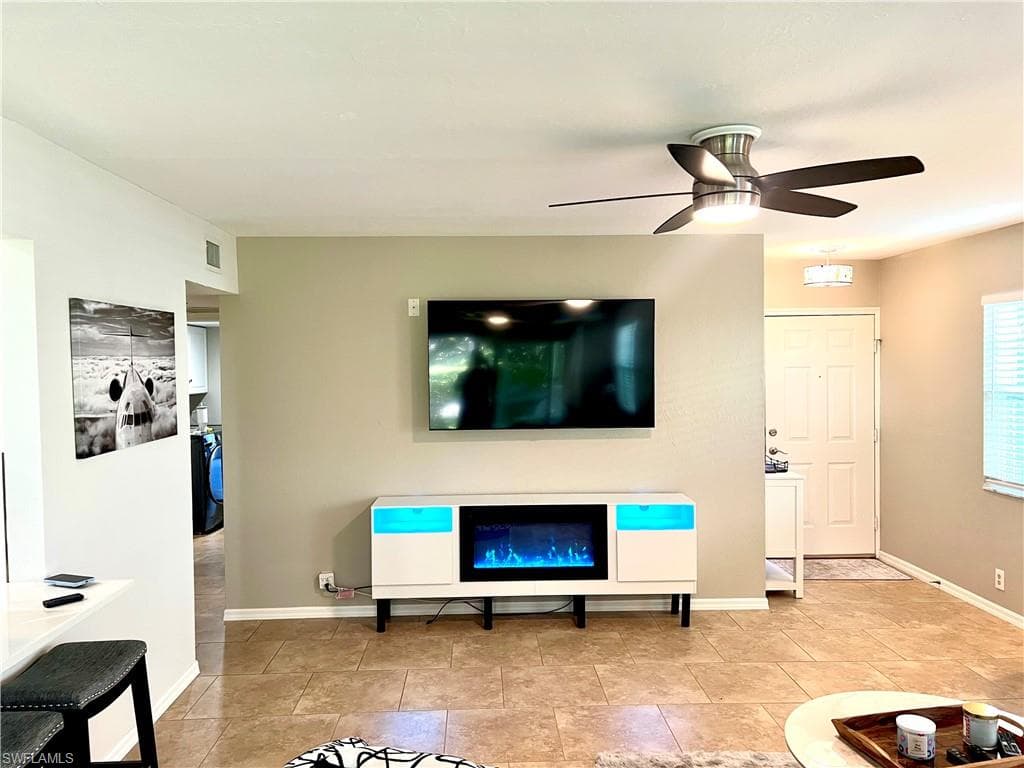 2141 Tama Cir 101, Naples, FL 34112-5
