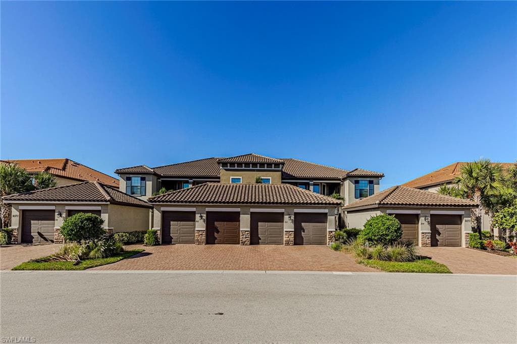 9373 Pocida Ct 9-104, Naples, FL 34119-27