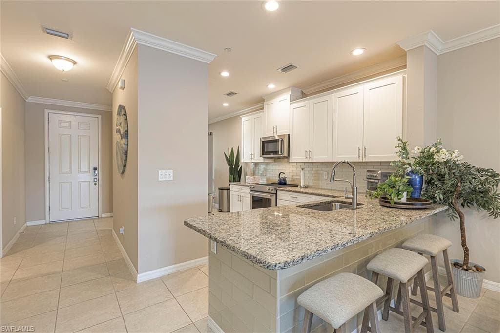9373 Pocida Ct 9-104, Naples, FL 34119-8