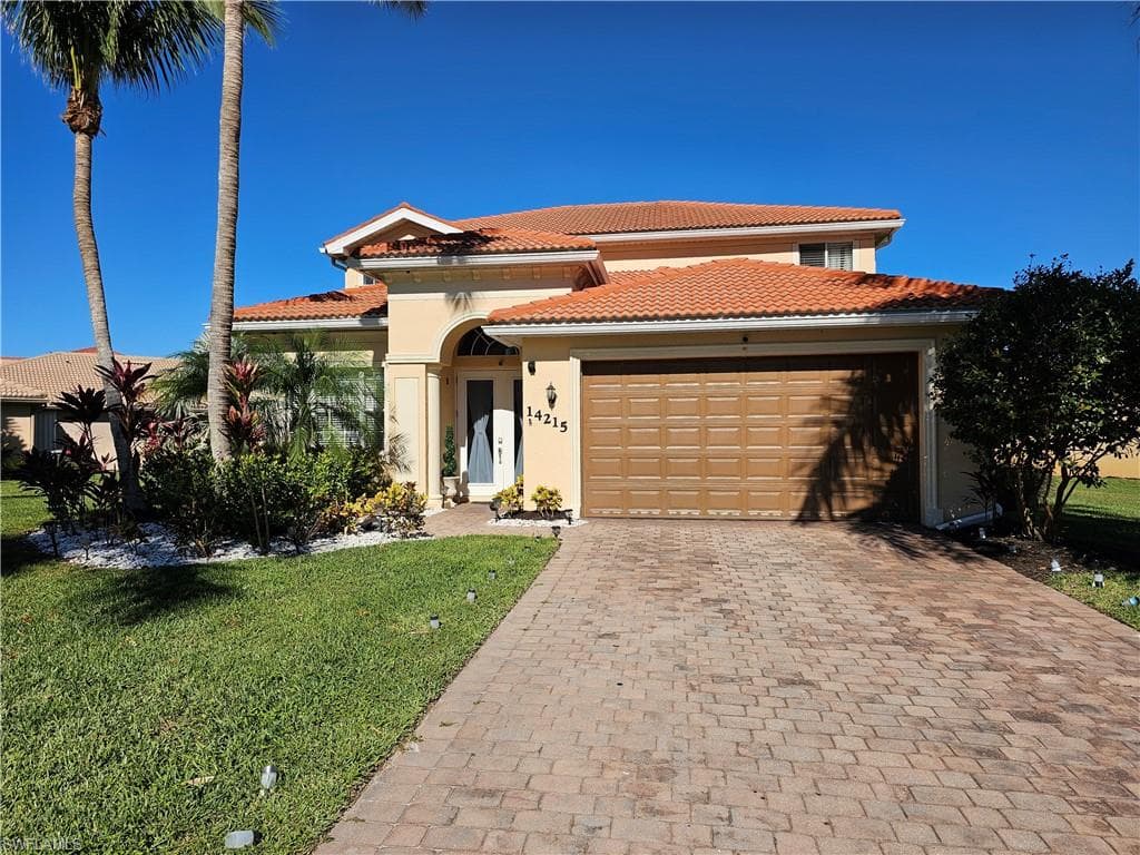 14215 Manchester Dr S, Naples, FL 34114-3